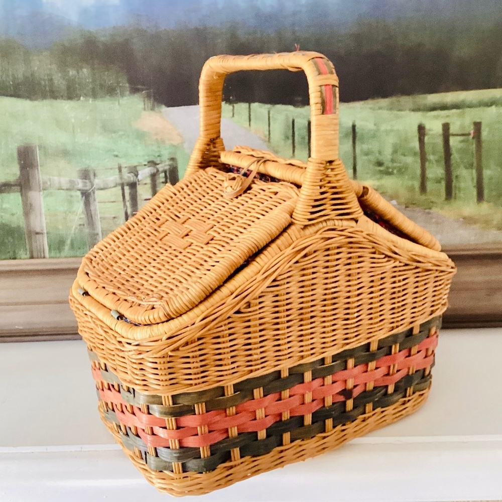Vintage Wicker Single Handle Picnic Basket With Red Blue Tartan Lining Sturdy